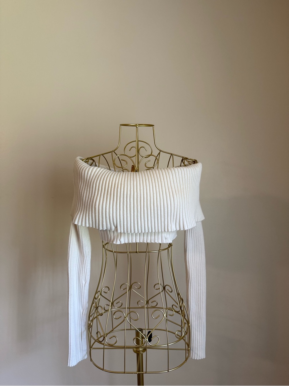 Edikted Off-Shoulder Ribbed Crop Top - White